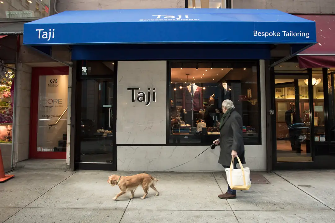 Taji mağaza vitrini — New York